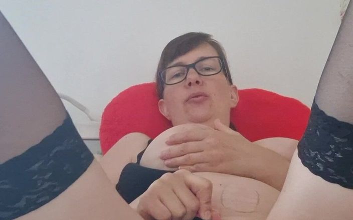 QueenJoo: 흑인 란제리를 입은 밀프의 자위와 오르가즘