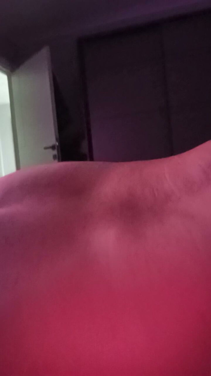 Esmer Tarcin: Il Me Fait Dur Dans Mon Lit