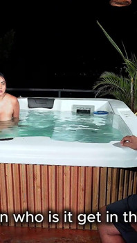Saya Akhirnya Fucking Juruteknik Yang Mempunyai Zakar Keras Selepas Melihat Latina Cantik Melancap Di Jakuzi