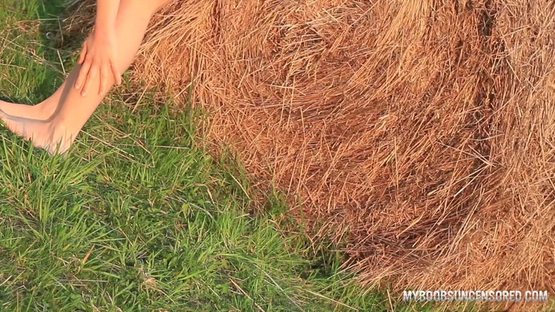 My XXX Paradise: Cute babe Perfect Ass na wsi masturbuje się