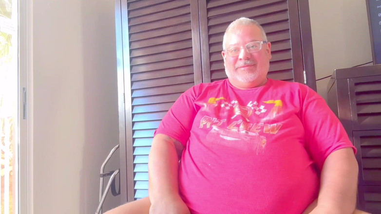 Hand-Free-Daddy-Chub: Un Uomo Mascolino Gigante Con Un Enorme Pancia Le Mani...