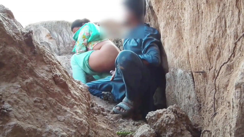 Abida sexy: Sexo indio al aire libre