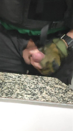 Guivideos: Pancutan mani melancap dalam tentera