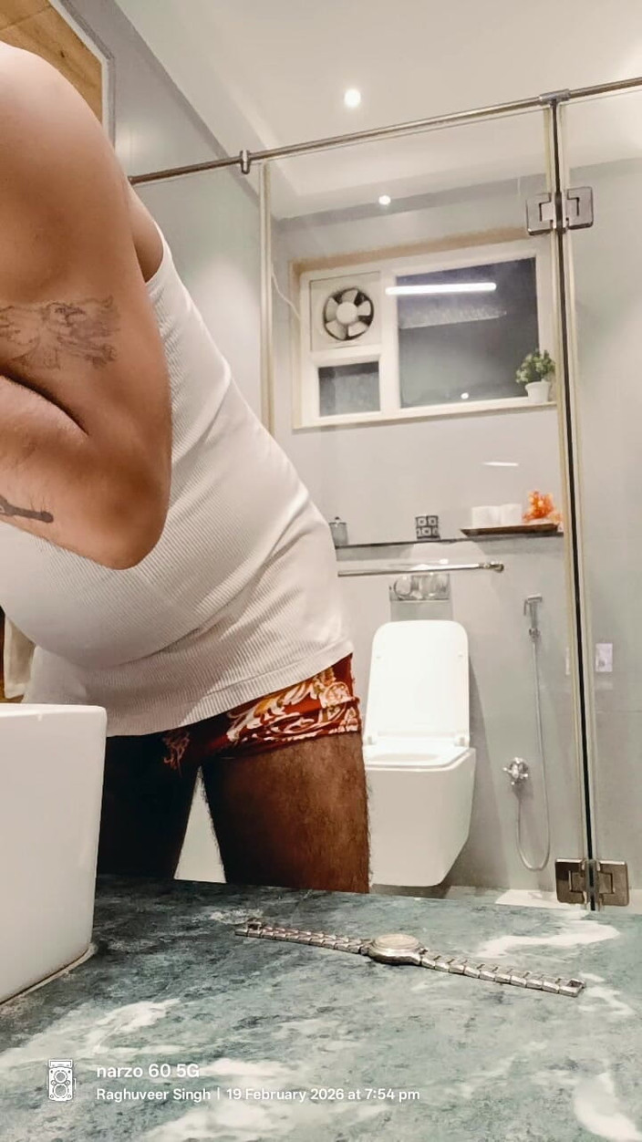 Rajasthani-old-lover: チンコを出して準備する