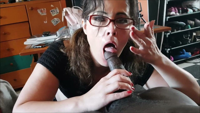 Montse Swinger: มุมมองของการทําออรัลเซ็กส์ข้ามเชื้อชาติ