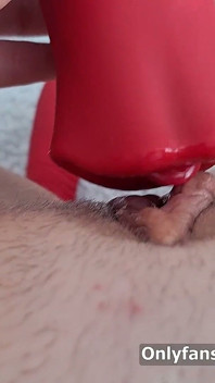 POV - สาวเดี่ยวน้ําแตกอย่างหนักโดยใช้เครื่องสั่นด้วยปากและลิ้นที่เคลื่อนที่ - โปรแกรมเมอร์เมีย