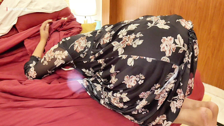 KingXhub: インド系の継姉妹と継兄