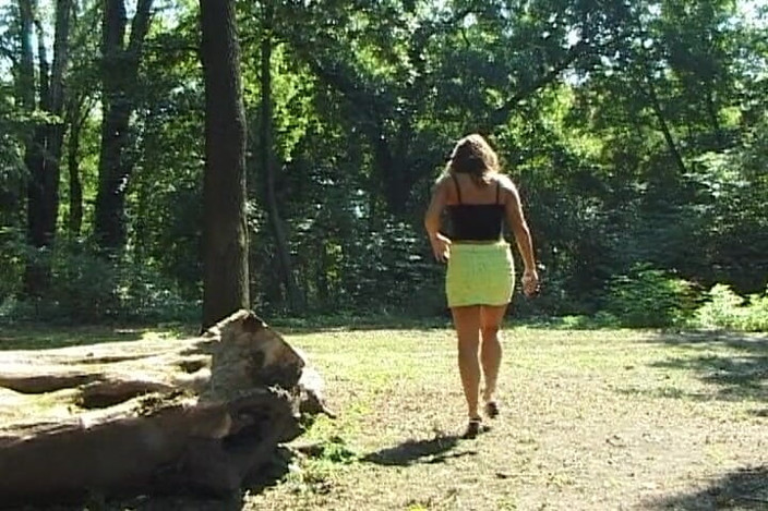 Porno kino: Ședință în aer liber cu tachinare de gagică germană în parc