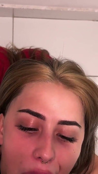 Bellezza gagging - estrema gola profonda gola profonda scopata in faccia