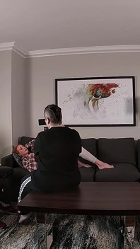 Terapeutul foloseste anal pentru a trata un client excitat BTS