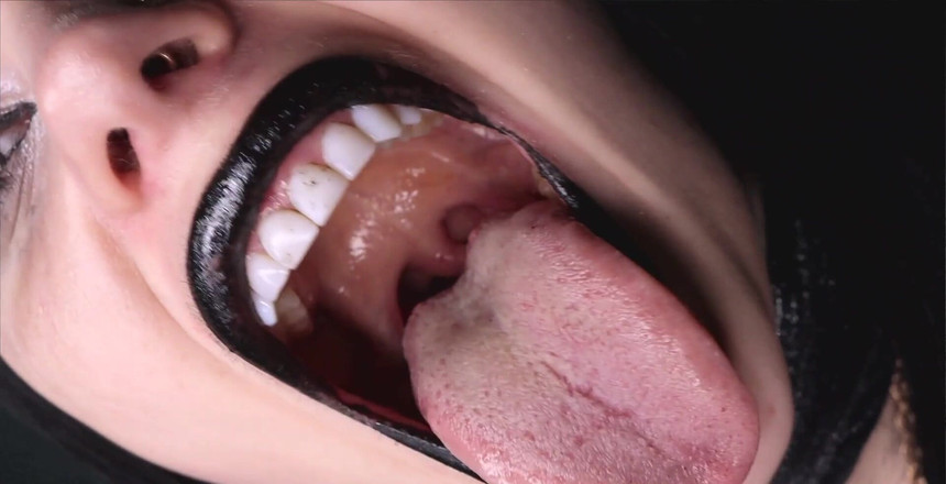 Goddess Misha Goldy: Mainan seks kecil bertukar menjadi makanan saya