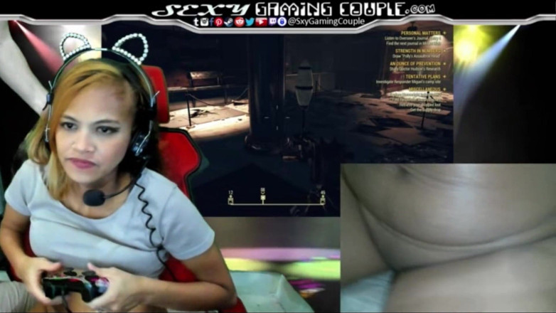 SexyGamingCouple: Đụ cô vợ châu Á nóng bỏng của tôi trong khi...