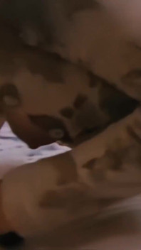 Sex în trei cu milf brunetă