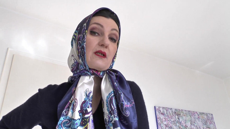 Lady Victoria Valente: Trình diễn thời trang khăn trùm đầu satin và cumshot trên...