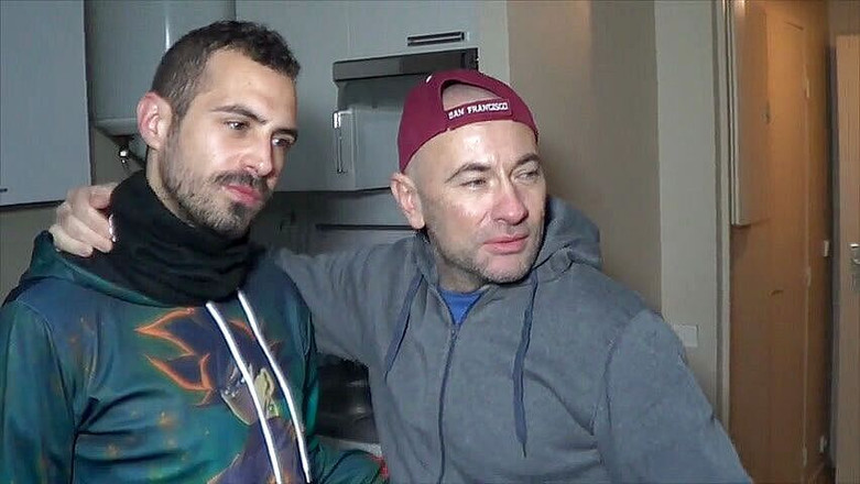 Gaybareback: Sexig twink knullad barbacka av grispojke och creampied