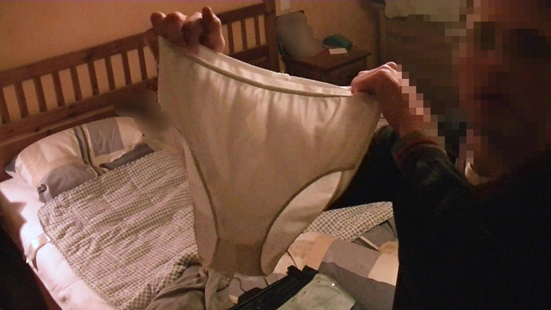 Mark Hannes: 睡内裤（来自 52 岁老继母）驼峰手淫