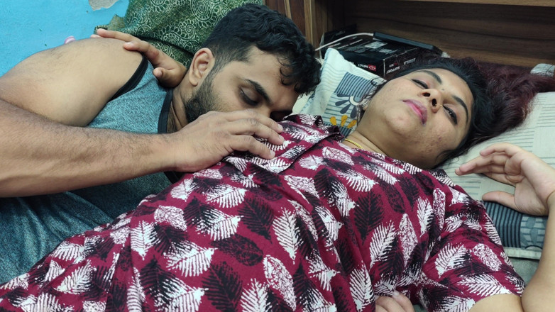 Vaigavarun45: Romanticismo con tette pressa e sfregamento della figa