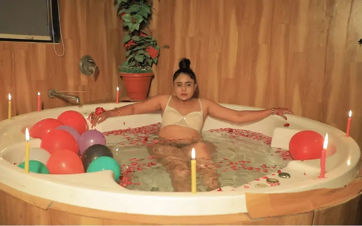 NOXAVO: Full Video of Pallavi Patil Bathing in Bathtub