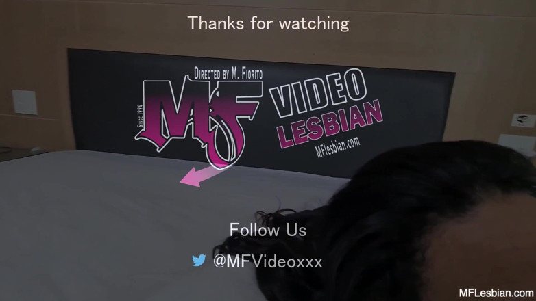 MF Lesbian: Junges mädchen lutscht ihre muschi und ihren arsch