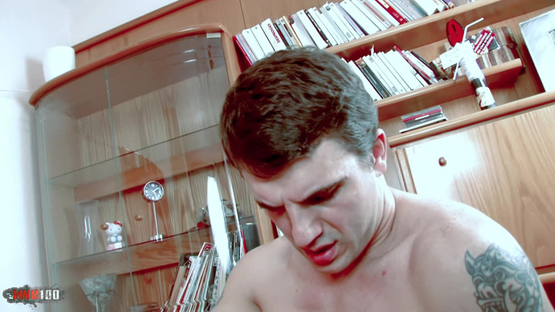 MMM100: Gagică latino foarte drăguță care face sex oral și penetrare dublă