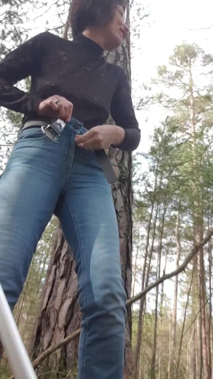 JulieEroticDress: Nackt Im Wald Und Spritzen