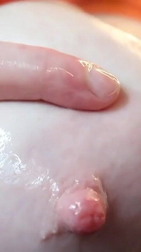 기름진 젖가슴 마사지