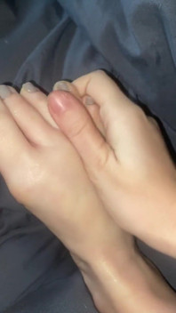 Feet Lotioning