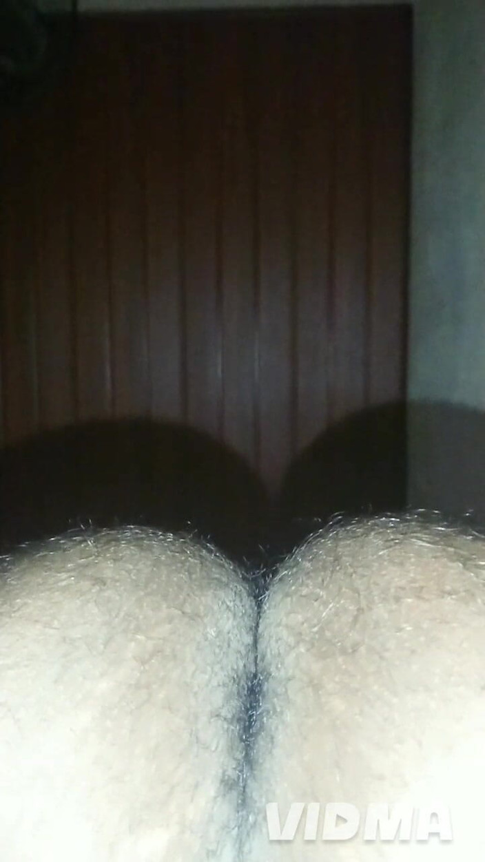 Sahan_FerBi97: Sahan odhalí svůj zadek a ptáka, svlékání, sezení na obličeji...
