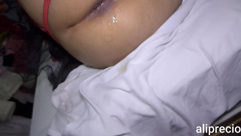 Ali Precio: Můj nevlastní otec mě tvrdě šuká do zadku, bolí to, ale...