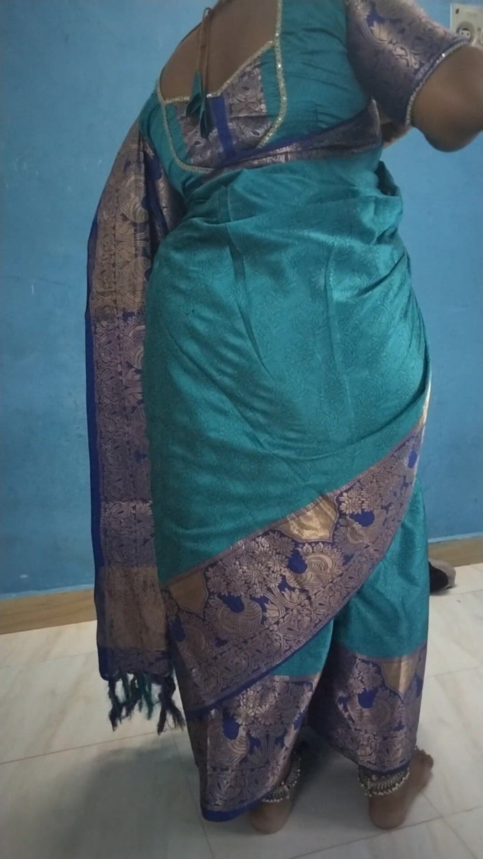 Tamil lesbian: Sari sexy en sari