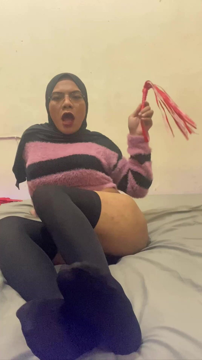 Nabillachels: ワリア夫人は奴隷とオンラインBDSMシーンをしています