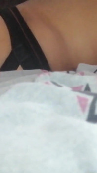 Mama vitregă desi sexy îl seduce pe fiul vitreg 2
