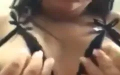 Ma femme mature accepte un appel vidéo avec moi et me dit que c’est juste pour m’amuser