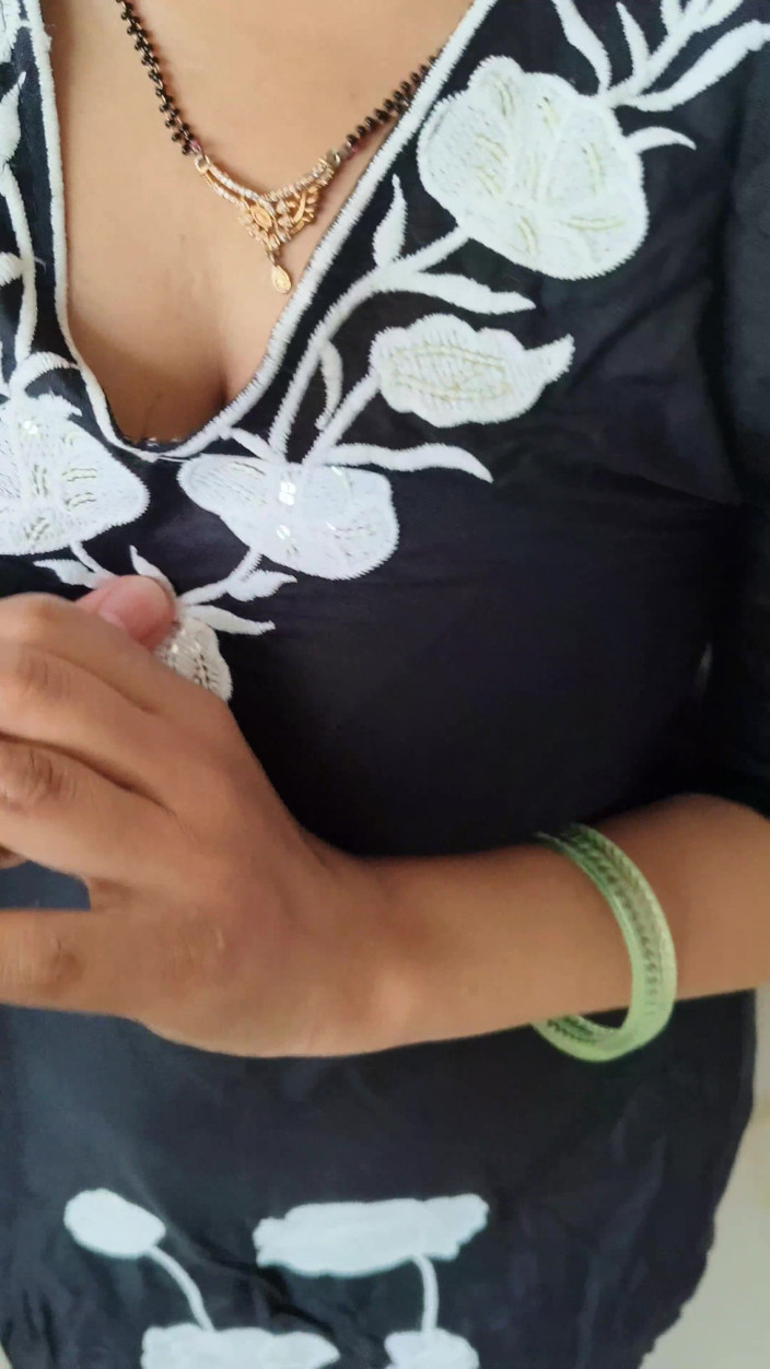 Sagita Sharm: Indiancă bhabhi timidă futută tare de proprietarul ei
