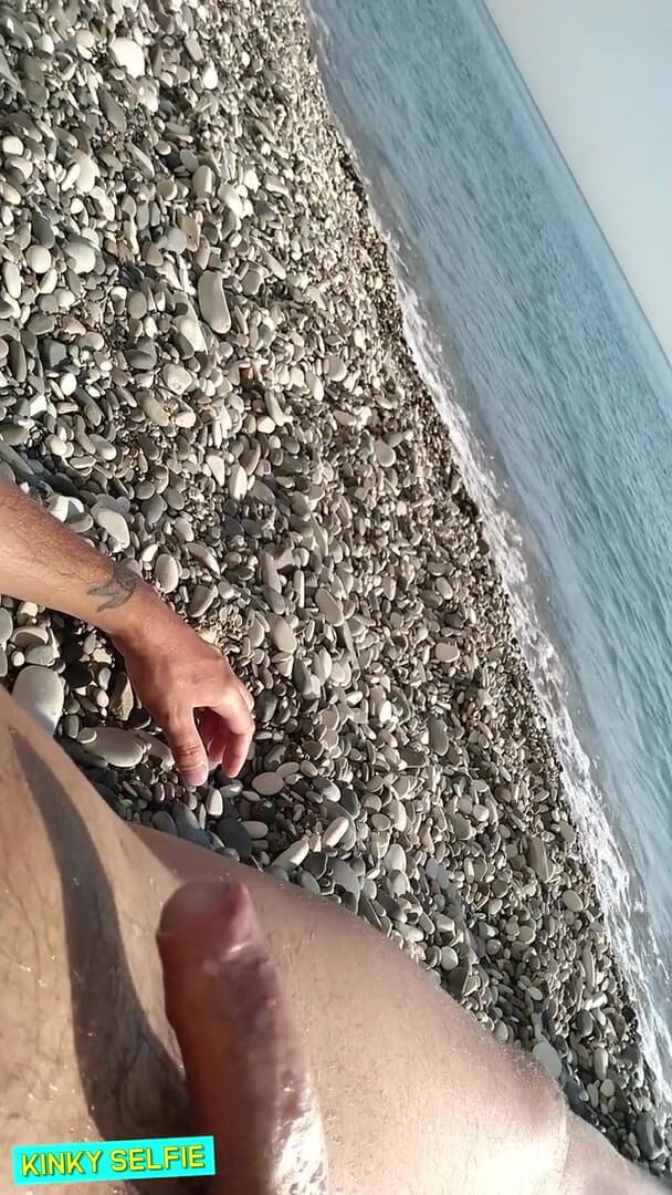 Sasha Bikeyeva: Kinky selfie - prawdziwa amatorska perwersyjna para nudystów na plaży