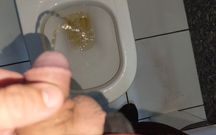 Straight Daddy Club: Ploaie aurie dimineața în vestiar la serviciu.