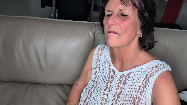 Matureandco: Fransa'nın Büyükannesi Kocaman Siyah Bir Penis Tarafından Sikilir