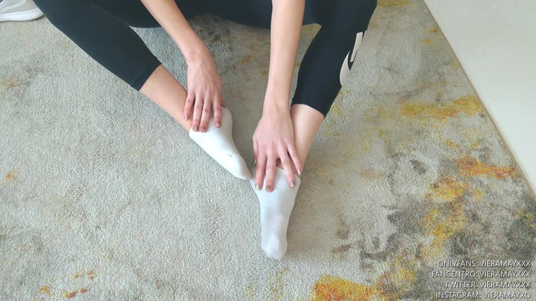 VieraMayXXX: You Smell My Dirty Socks &amp; Jerk off - JOI