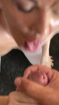 Het MILF knullas och ansiktsbehandling av Leo Casanova