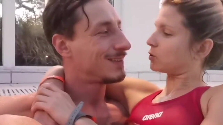 Gina Gerson: Ризикований трах в туалеті