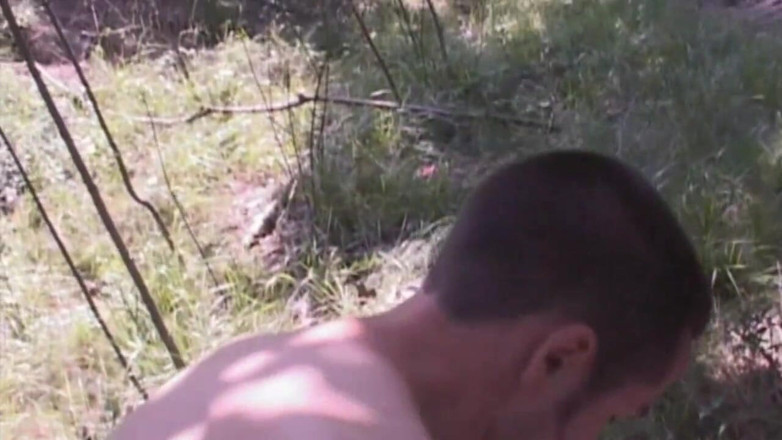 My porn family: Troia amatoriale scopata all'aperto da due ragazzi arrapati nella foresta
