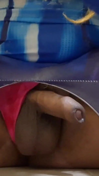 Video lengkap cewek sange dengan kostum cosplay ini lagi asik masturbasi memeknya setelah di-bukkake halloween