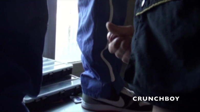 Crunch Boy: Prosty pracownik ssany przez swojego listonosza