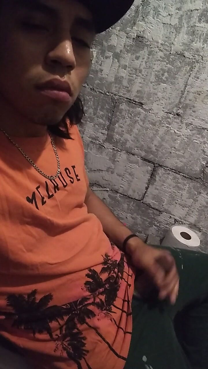 AlexAlejandro13: Lelaki bernafsu ini mahu melakukan hubungan seks