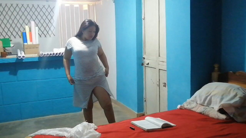 Sexysweet0455: Disfruto tocarme por mi padrastro pervertido mientras él me hace caer...