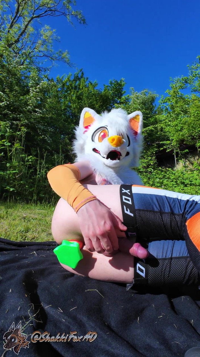 ShakkiFoxAD: Horny Twink Uses Carrot in His Hole