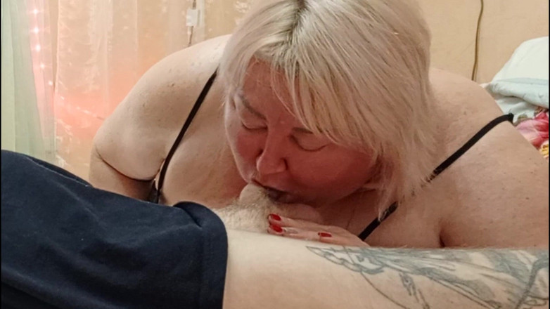 Zona901: Schwiegermutter macht einen unvergesslichen blowjob und bekommt einen schluck sperma