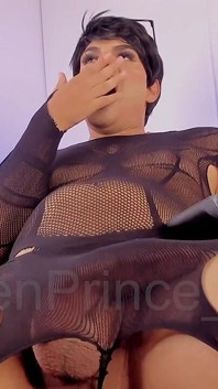 Il Bravo Ragazzo Femboy Ken Si Masturba Con I Collant E Chiede Di Essere Sorvegliato