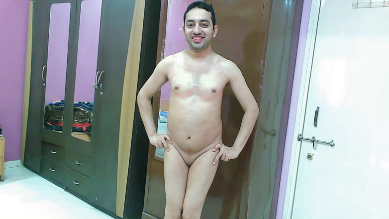 Cute & Nude Crossdresser: Crossdresser banci seksi femboy Sweet Lollipop di atas dan pantyhose.