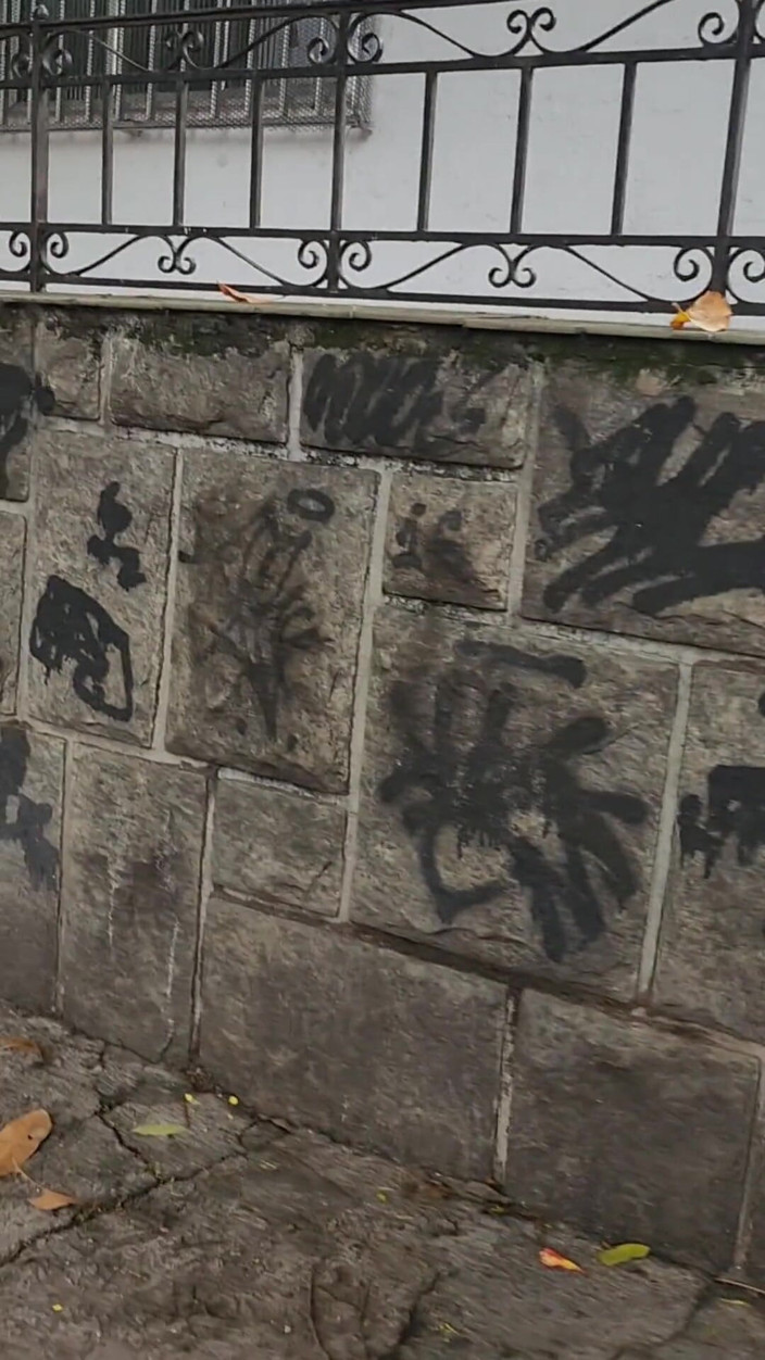 Pietro Montoya: Je donne pour mon petit chien sa pisse préférée 24/11/2023